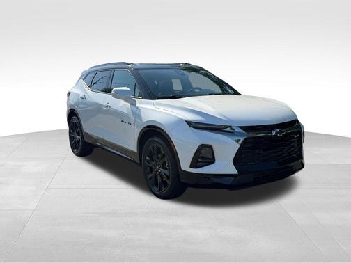 Iridescent Pearl Tricoat 2022 Chevrolet Blazer RS