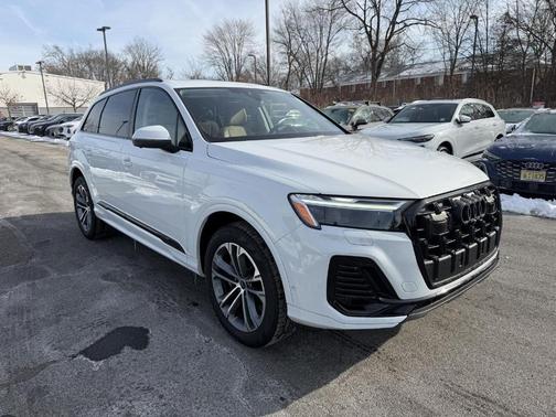 2025 Audi Q7 45 Premium