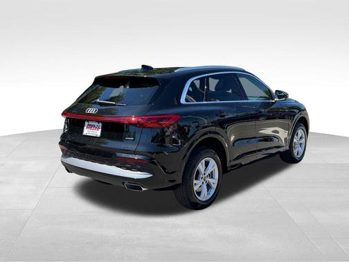 Mythos Black Metallic 2026 Audi Q5