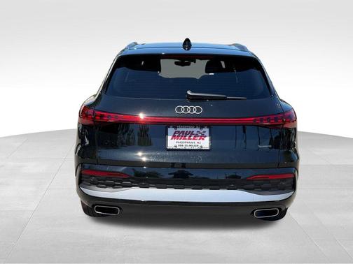 Mythos Black Metallic 2026 Audi Q5