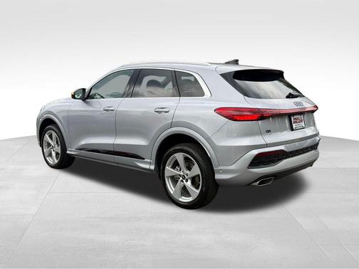 Florett Silver Metallic 2026 Audi Q5 PLUS