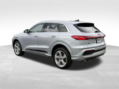 Florett Silver Metallic 2026 Audi Q5 PLUS