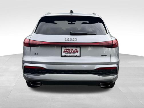 Florett Silver Metallic 2026 Audi Q5 PLUS