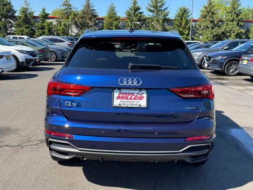 Navarra Blue Metallic 2025 Audi Q3 45 S line Premium