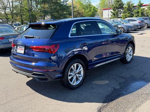 Navarra Blue Metallic 2025 Audi Q3 45 S line Premium