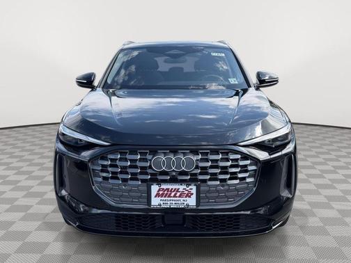 Mythos Black Metallic 2025 Audi Q5 2.0T quattro Premium