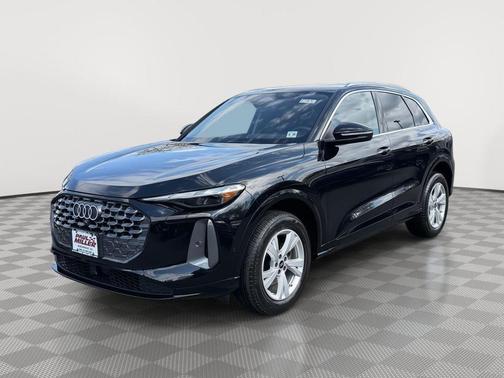 Mythos Black Metallic 2025 Audi Q5 2.0T quattro Premium