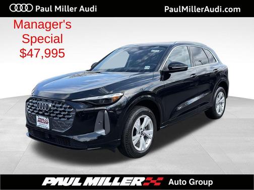 Mythos Black Metallic 2025 Audi Q5 2.0T quattro Premium