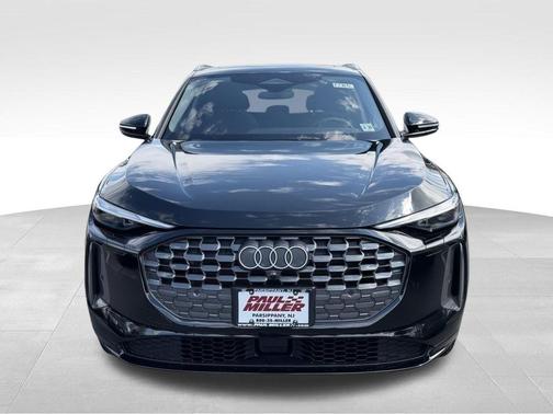 Mythos Black Metallic 2025 Audi Q5 2.0T quattro Premium
