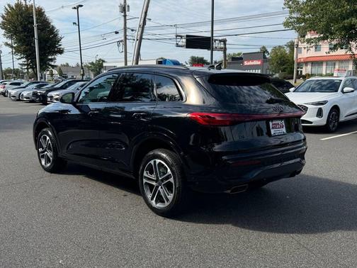 Mythos Black Metallic 2026 Audi Q5