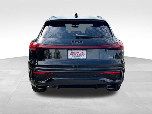Mythos Black Metallic 2026 Audi Q5