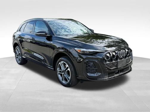 Mythos Black Metallic 2026 Audi Q5