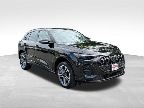 Mythos Black Metallic 2026 Audi Q5