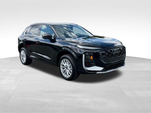 Mythos Black Metallic 2026 Audi Q3 S line