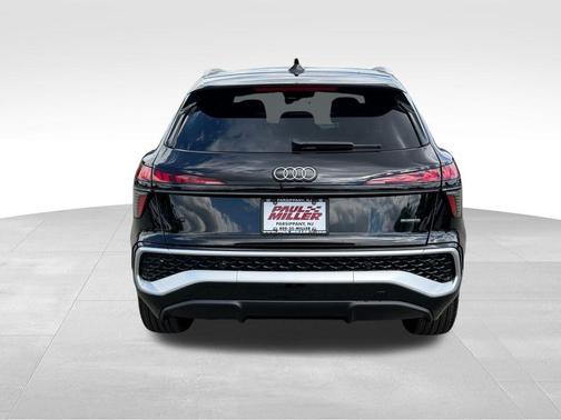 Mythos Black Metallic 2026 Audi Q3 S line