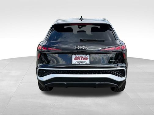 Mythos Black Metallic 2026 Audi Q3 S line