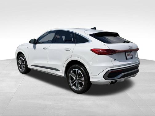 Glacier White Metallic 2025 Audi Q5 2.0T Premium