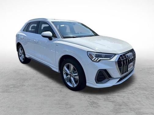 2024 Audi Q3 45 S line Premium