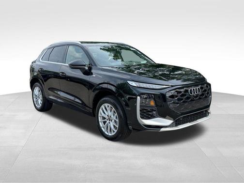 Mythos Black Metallic 2026 Audi Q3 S line
