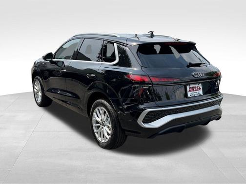 Mythos Black Metallic 2026 Audi Q3 S line