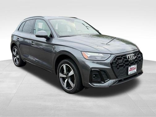 Daytona Gray Pearl Effect 2023 Audi Q5 45 S line quattro Premium