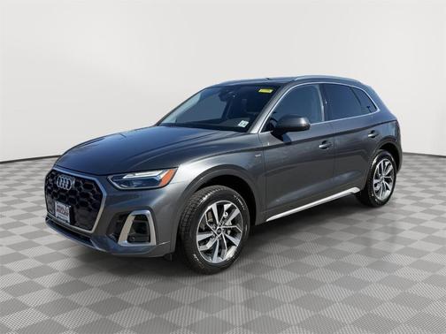Daytona Gray Pearl Effect 2023 Audi Q5 45 S line quattro Premium