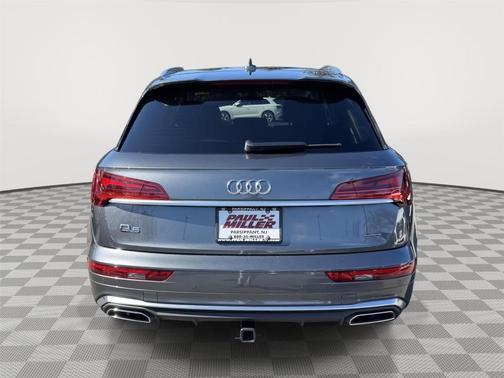 Daytona Gray Pearl Effect 2023 Audi Q5 45 S line quattro Premium