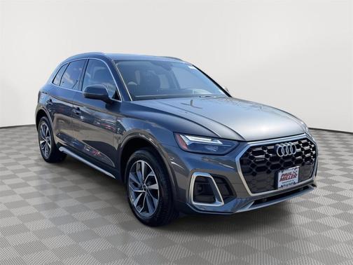 Daytona Gray Pearl Effect 2023 Audi Q5 45 S line quattro Premium