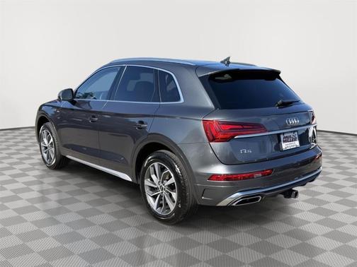 Daytona Gray Pearl Effect 2023 Audi Q5 45 S line quattro Premium