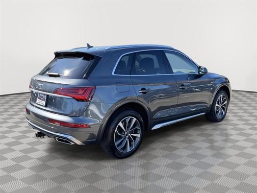 Daytona Gray Pearl Effect 2023 Audi Q5 45 S line quattro Premium