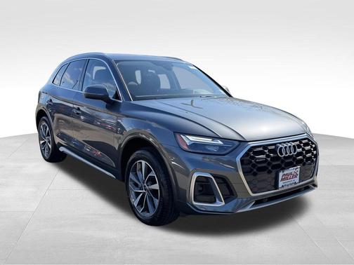 Daytona Gray Pearl Effect 2023 Audi Q5 45 S line quattro Premium