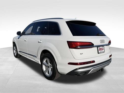 Carrara White 2026 Audi Q7 55