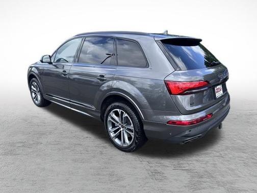 2025 Audi Q7 45 Premium Plus