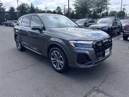 2025 Audi Q7 45 Premium Plus
