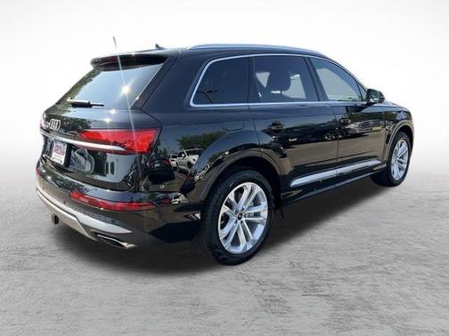 2025 Audi Q7 45 Premium Plus