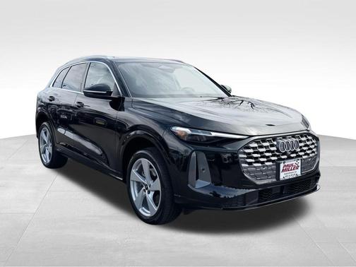 Mythos Black Metallic 2025 Audi Q5 2.0T quattro Premium