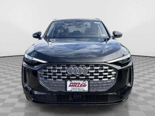 Mythos Black Metallic 2025 Audi Q5 2.0T quattro Premium