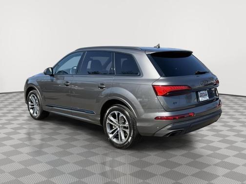 Samurai Gray Metallic 2025 Audi Q7 45 Premium