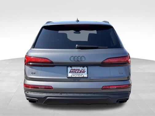 Samurai Gray Metallic 2025 Audi Q7 45 Premium