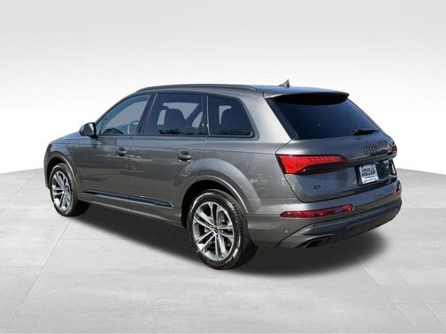 Samurai Gray Metallic 2025 Audi Q7 45 Premium