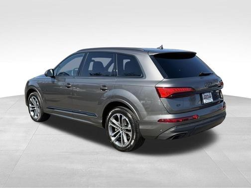 Samurai Gray Metallic 2025 Audi Q7 45 Premium