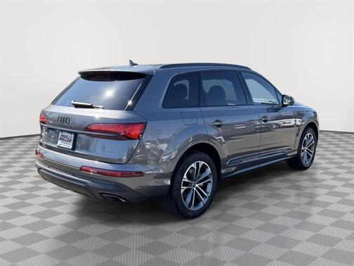 Samurai Gray Metallic 2025 Audi Q7 45 Premium