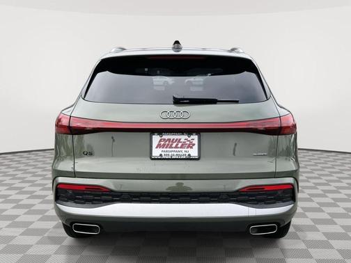 District Green Metallic 2025 Audi Q5 2.0T quattro Premium