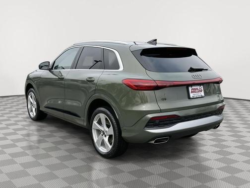 District Green Metallic 2025 Audi Q5 2.0T quattro Premium
