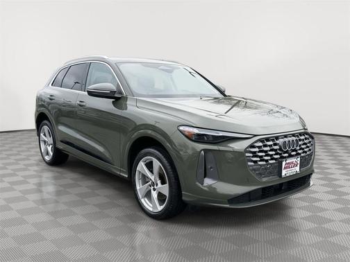 District Green Metallic 2025 Audi Q5 2.0T quattro Premium