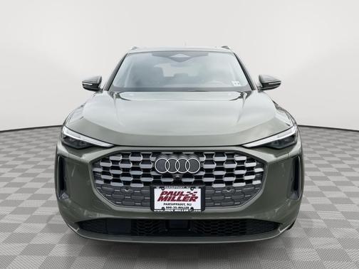 District Green Metallic 2025 Audi Q5 2.0T quattro Premium