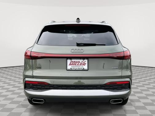 District Green Metallic 2025 Audi Q5 2.0T quattro Premium