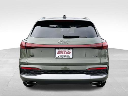 District Green Metallic 2025 Audi Q5 2.0T quattro Premium