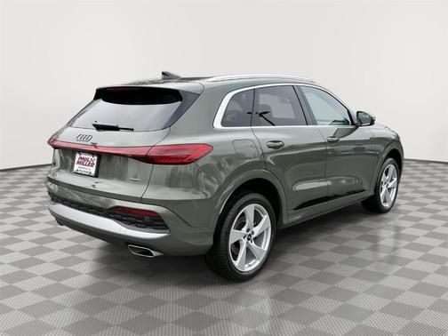 District Green Metallic 2025 Audi Q5 2.0T quattro Premium