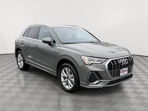 Chronos Gray Metallic 2025 Audi Q3 45 S line Premium